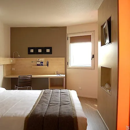 Hotel Ibis Styles Centre Confluence 3*