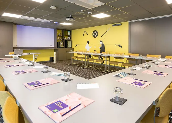 Ibis Styles Centre Confluence Otel 3*