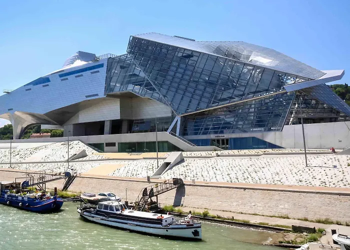 Ibis Styles Centre Confluence Otel