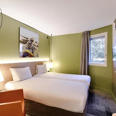Ibis Styles Centre Confluence Hotel 3*